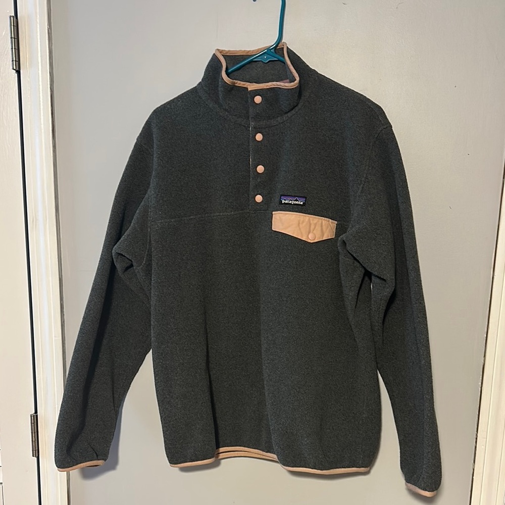 Patagonia Fleece Pullover in Dark Gray and peach